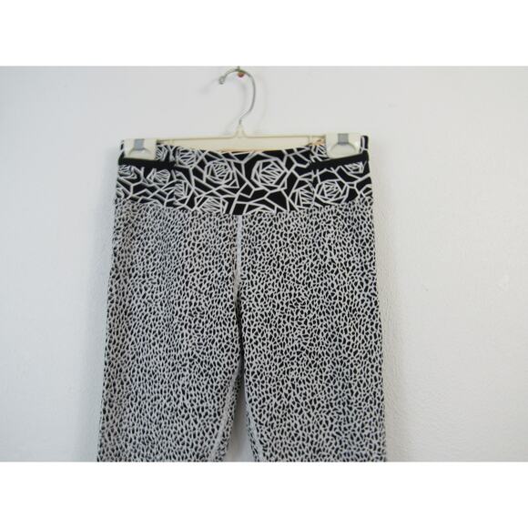 Lululemon Size 6 Real Quick Tight Miss Mosaic White / Posey Black White - Picture 9 of 9